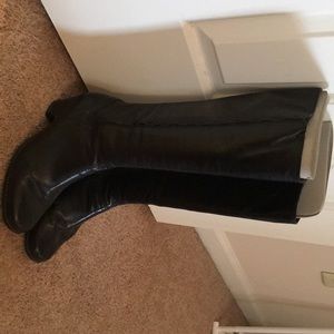 Clark’s black boots